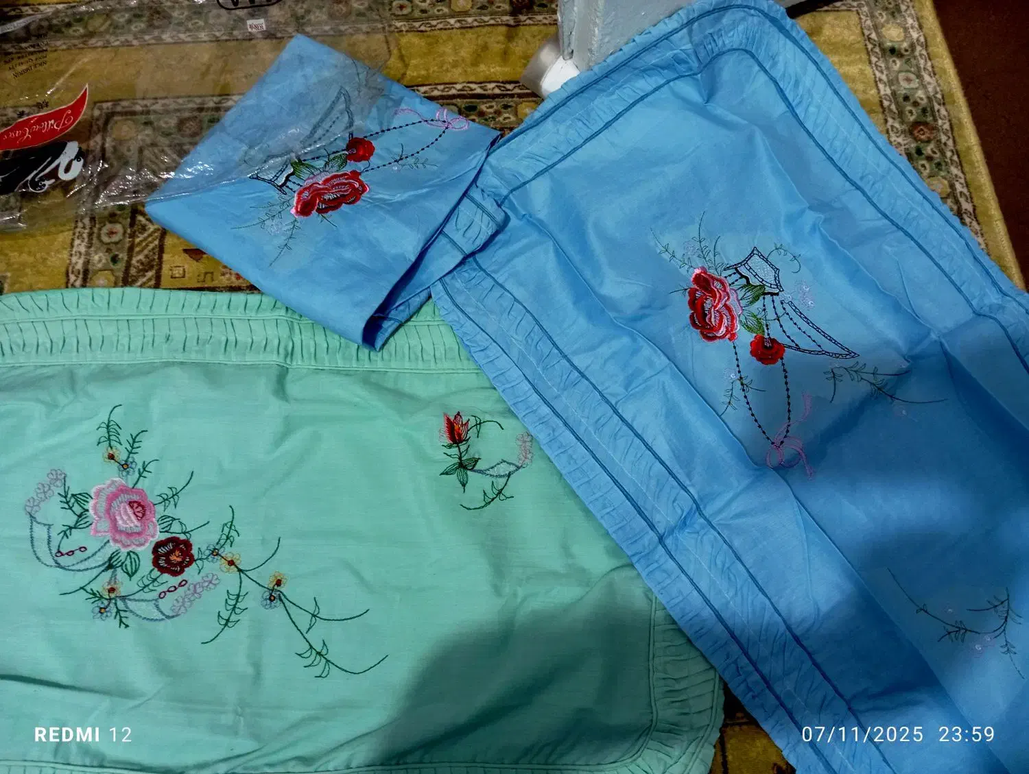 جلد بالشت تترون بسیار قدیمی|رختخواب، بالش، پتو|بافق, |دیوار