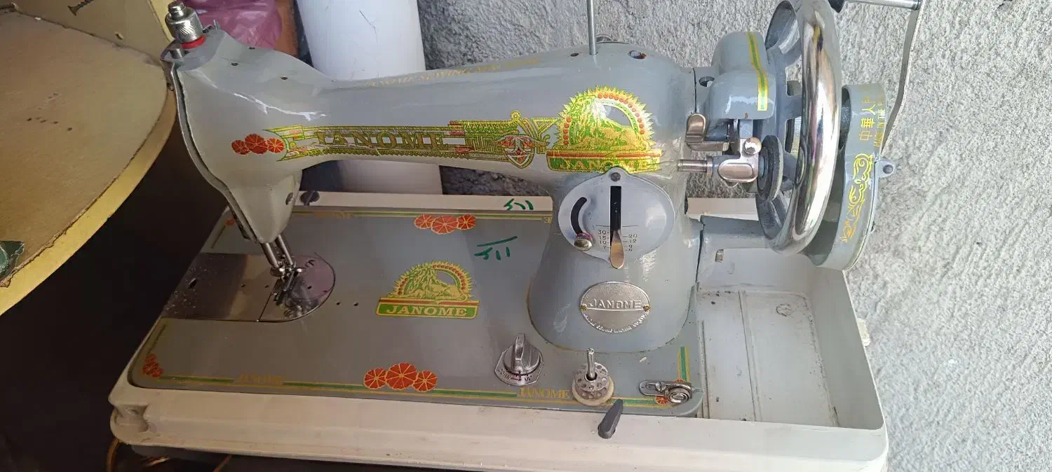 چرخ خیاطی|چرخ خیاطی و ریسندگی|میانه, |دیوار