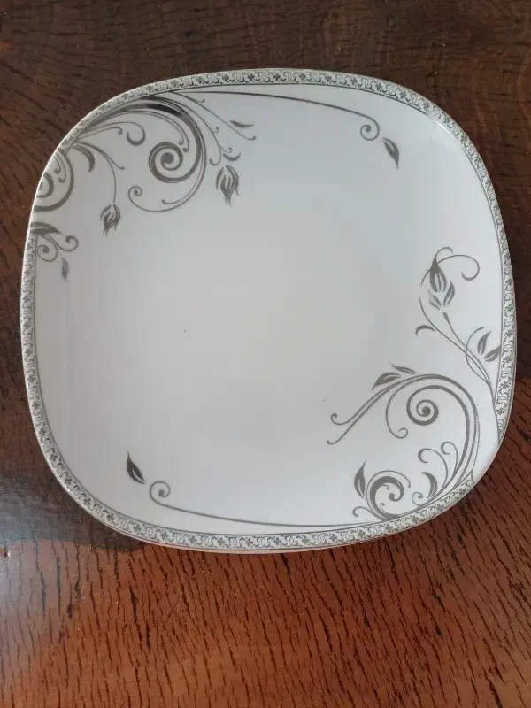 مقداری ظروف چینی درحدنو|ظروف سرو و پذیرایی|زنجان, |دیوار