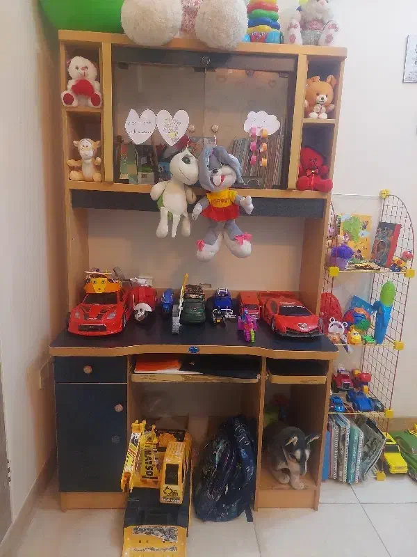 کتابخانه ومیزتحریر وکمد به همراه صندلی|کتابخانه، شلف، قفسههای دیواری|یزد, |دیوار