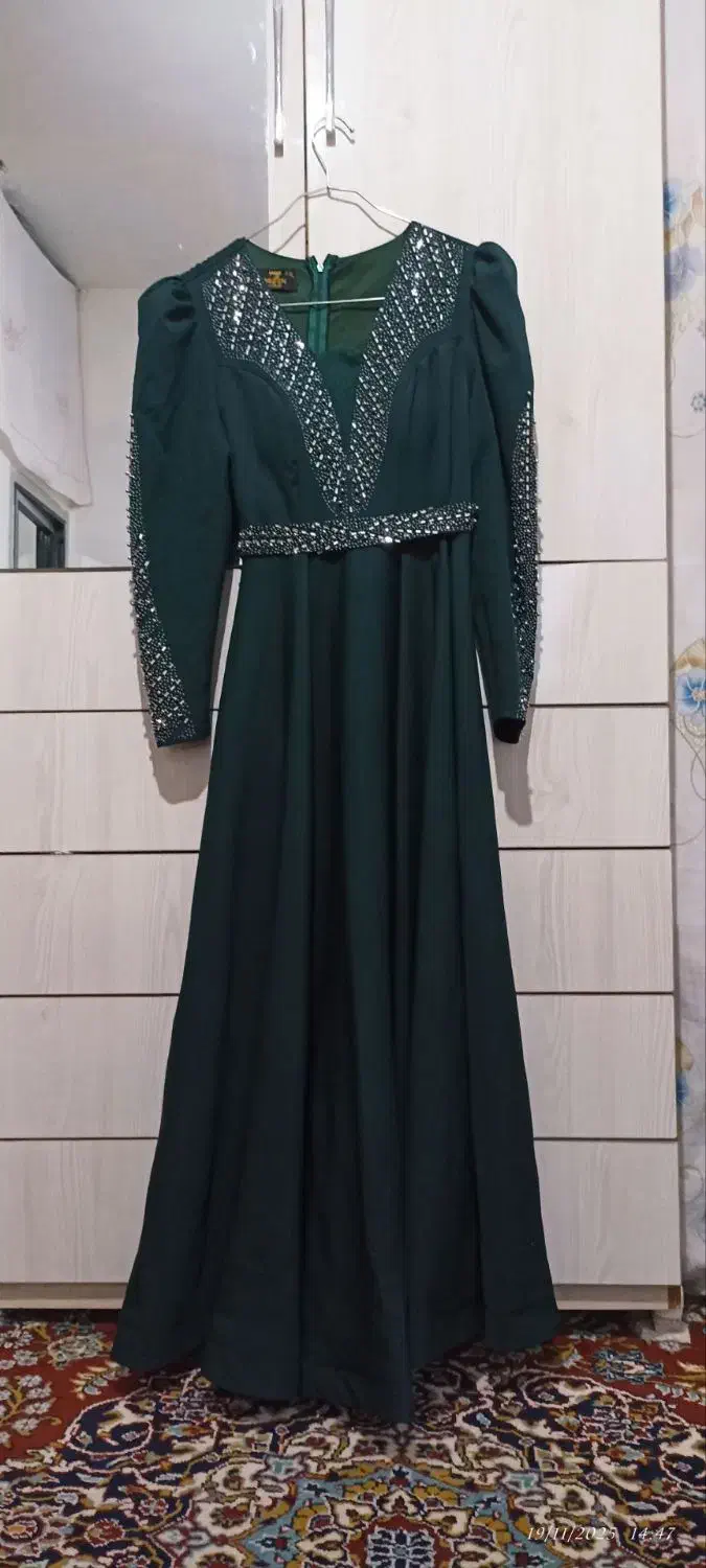 لباس مجلسی|لباس|اسفراین, |دیوار