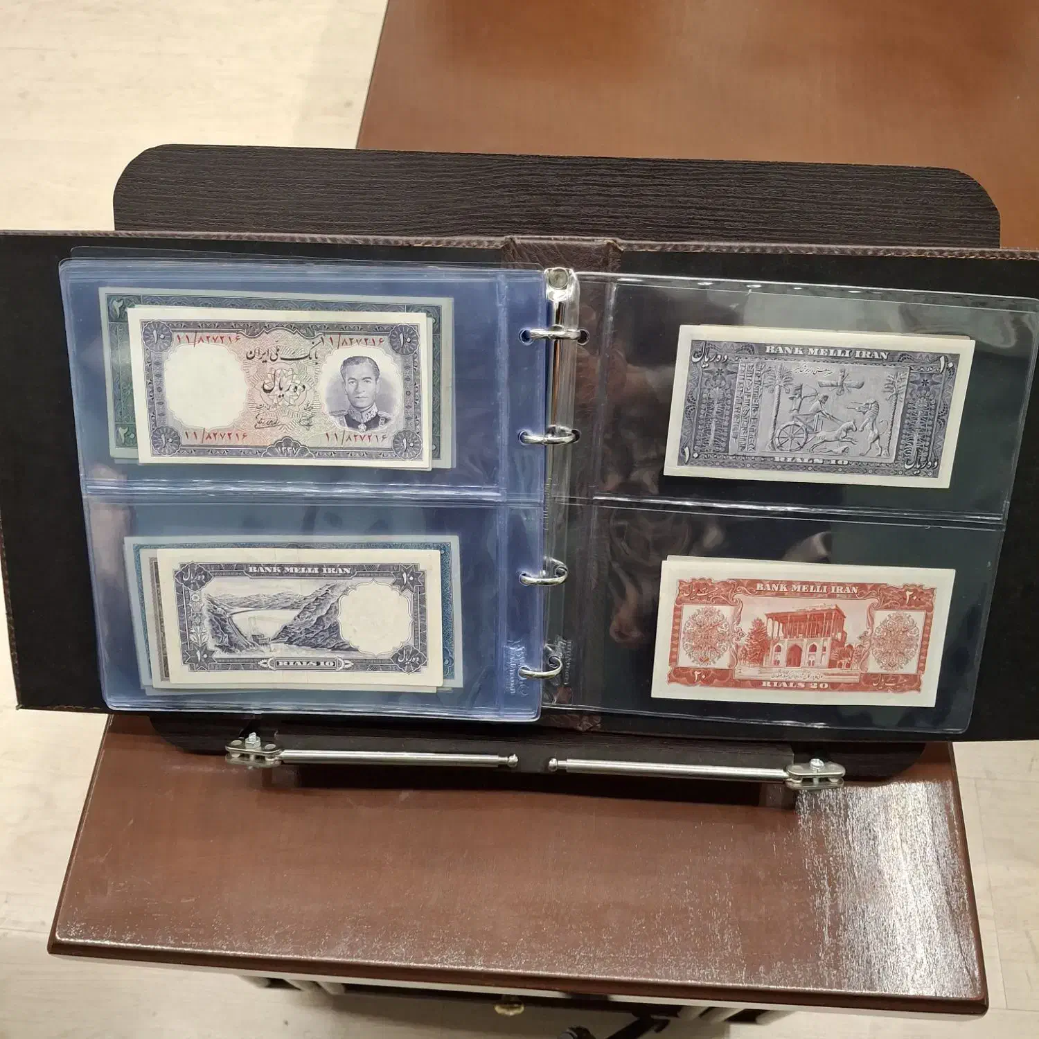 کلاسور نفیس اسکناس با ۴۴ عدد اسکناس|کلکسیون سکه، تمبر، اسکناس|تهران, پونک|دیوار