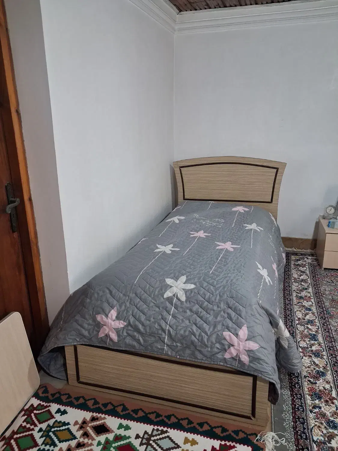 تخت خواب|تخت و سرویس خواب|اسالم, |دیوار