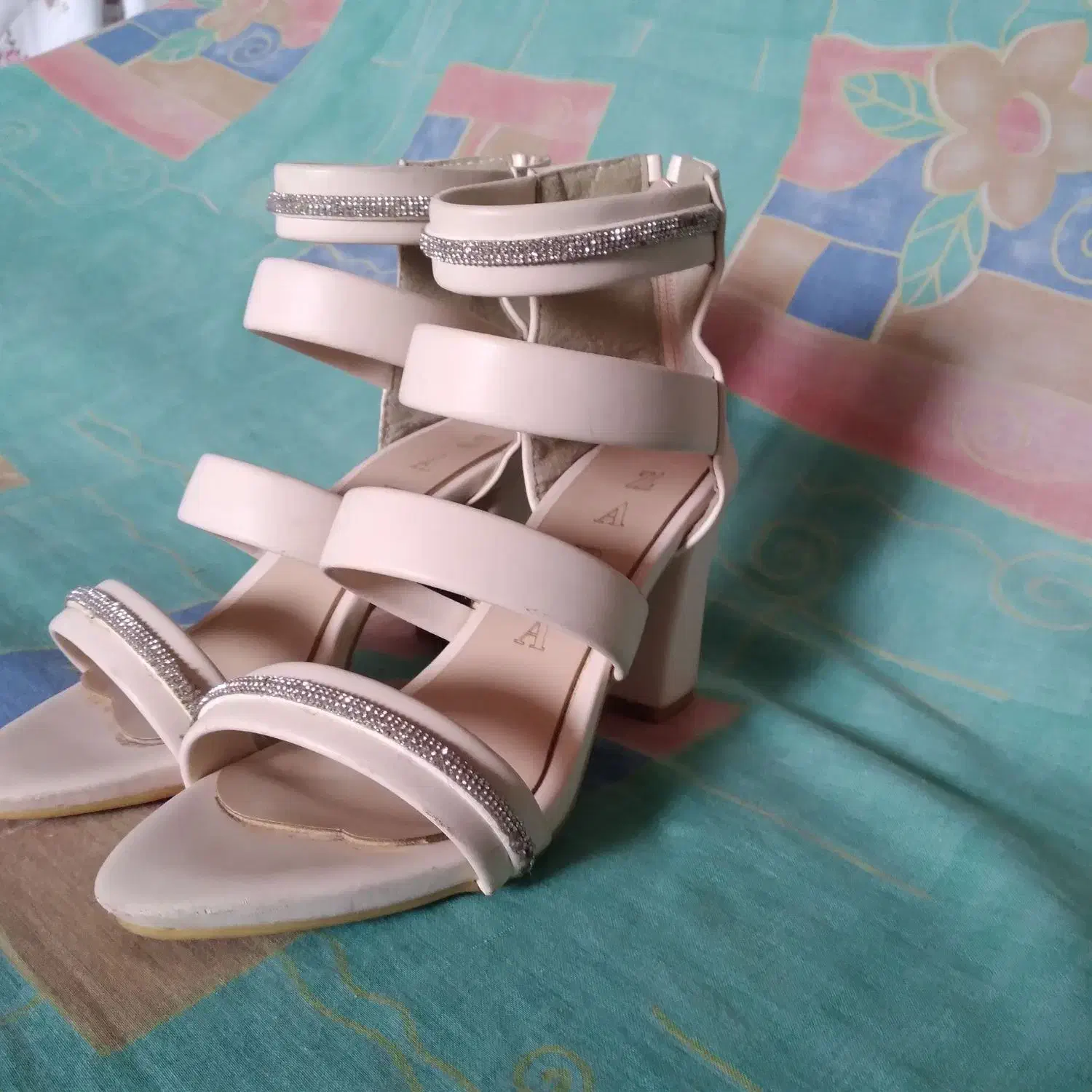 کفش مجلسی|کیف، کفش، کمربند|تیکمه داش, |دیوار