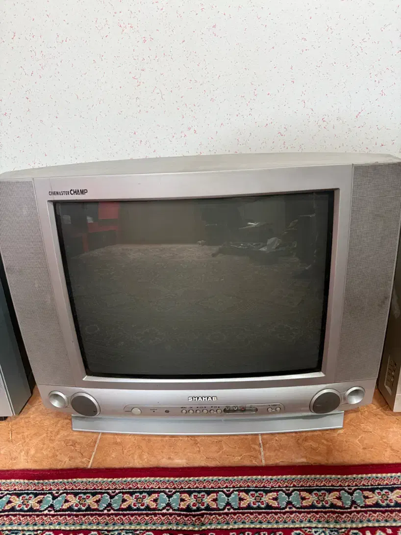 سه عدد تلویزیون ۲۱ اینچ و یک ۲۹ اینچ ومیز تلویزیون|تلویزیون و پروژکتور|بندر انزلی, معلم|دیوار