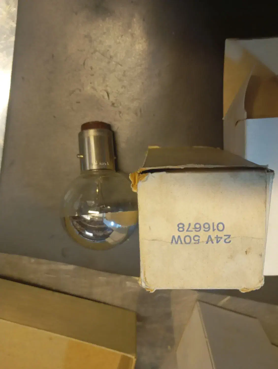 لامپ|لامپ و چراغ|تهران, سنائی|دیوار