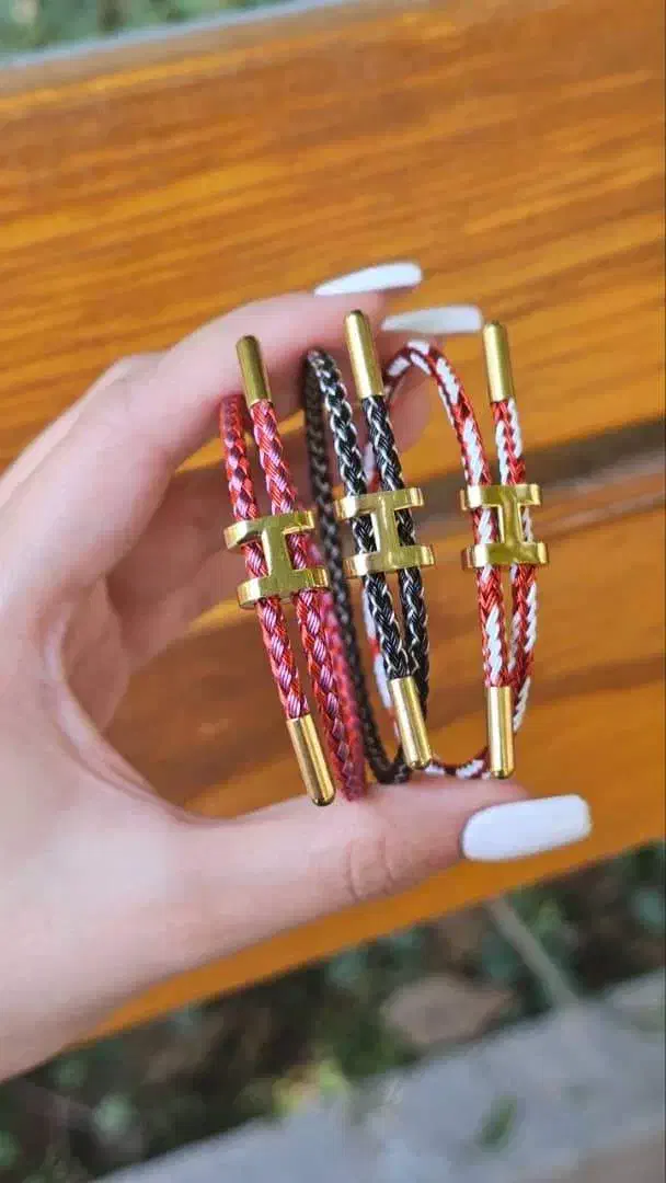 جواهرات|جواهرات|اصفهان, پوریای ولی|دیوار