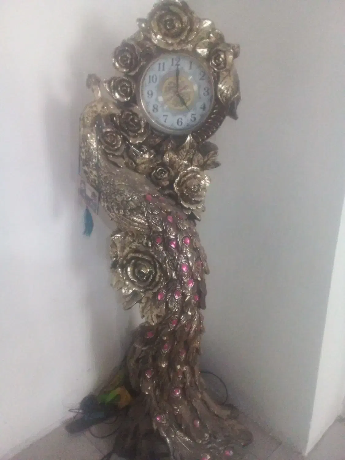 مجسمه زیباساعت|مجسمه، تندیس، ماکت|ری, سیزده آبان|دیوار