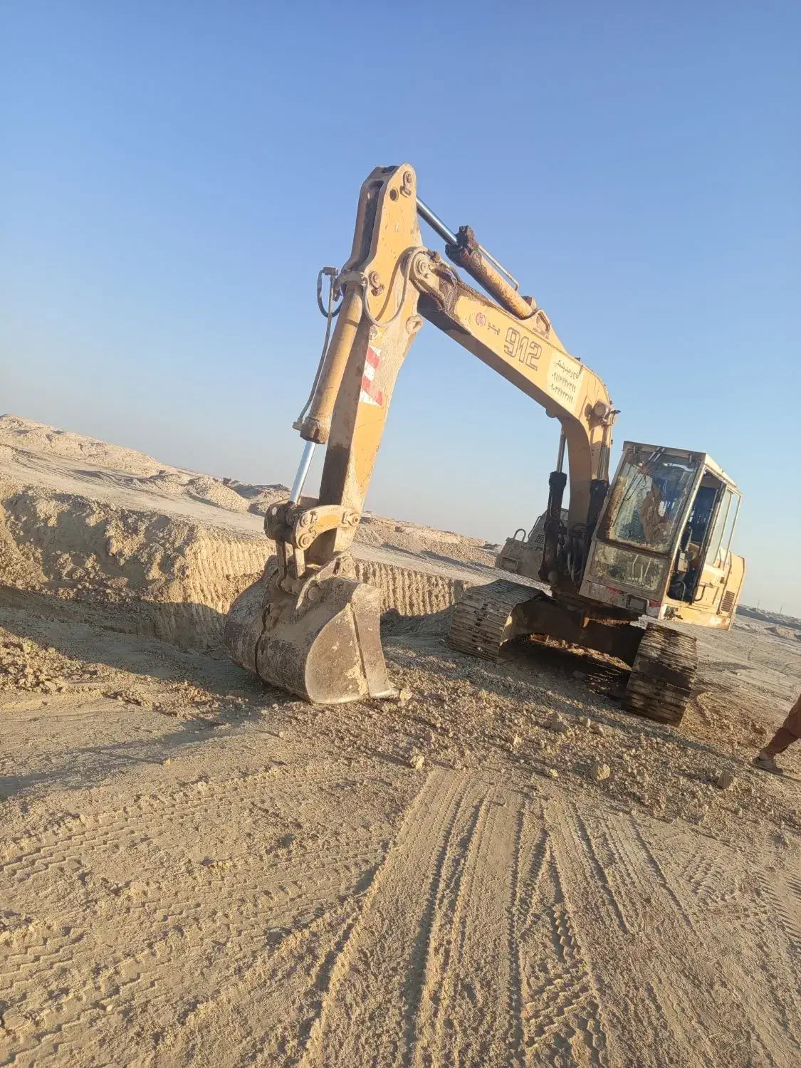 بیل مکانیکی 912زنجیری|خودرو سنگین|زابل, |دیوار