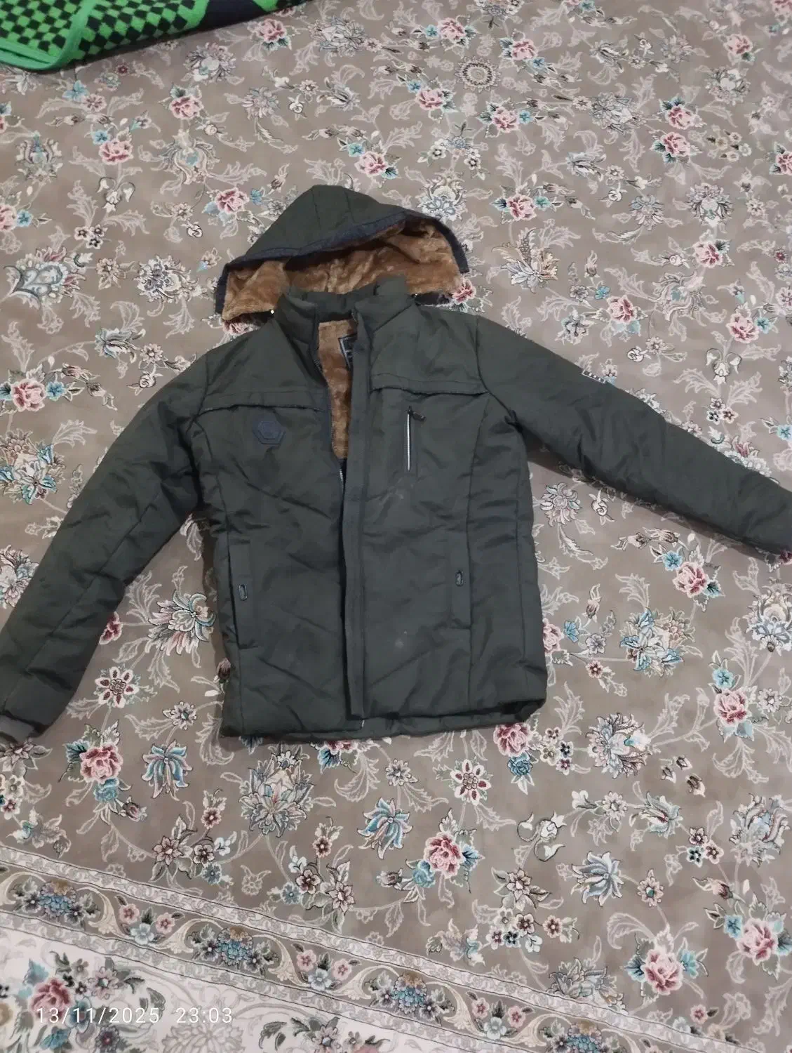 کاپشن|لباس|ایذه, |دیوار