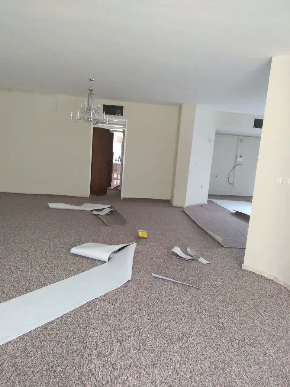 نصاب انواع پرده و انواع موکت|خدمات پیشه و مهارت|شیراز, کوشک میدان|دیوار