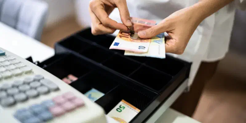 جذب صندوقدار خانم در فروشگاه لوازم خانگی|استخدام اداری و مدیریت|قم, نیروگاه|دیوار
