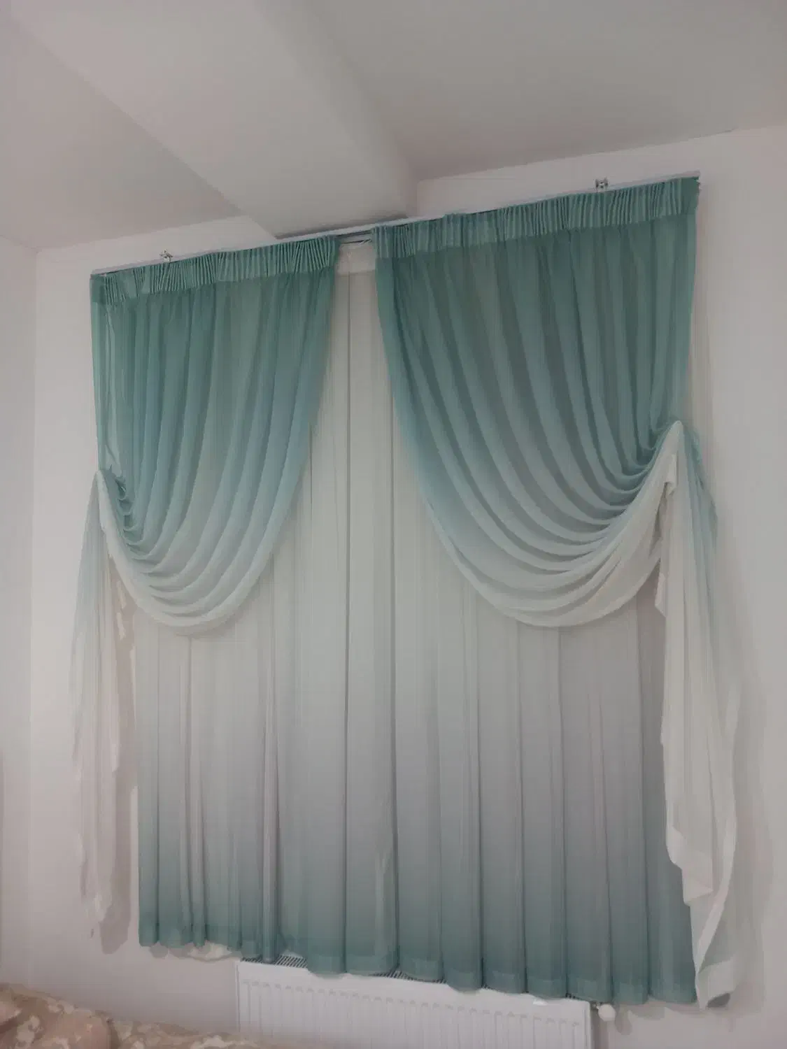 پرده سه تیکه سالم و تمیز و قیمت مناسب|پرده، رانر، رومیزی|قزوین, |دیوار