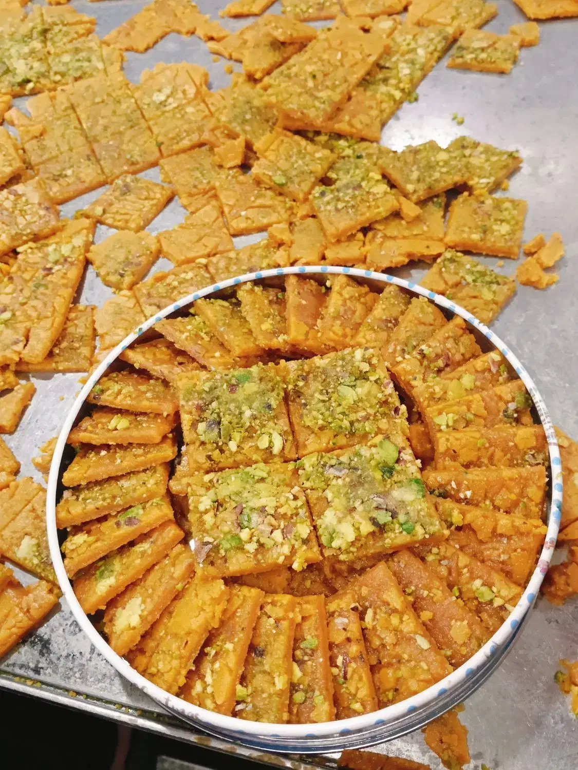 انواع سوهان های فله و قوطی|خوردنی و آشامیدنی|قم, آزادگان|دیوار