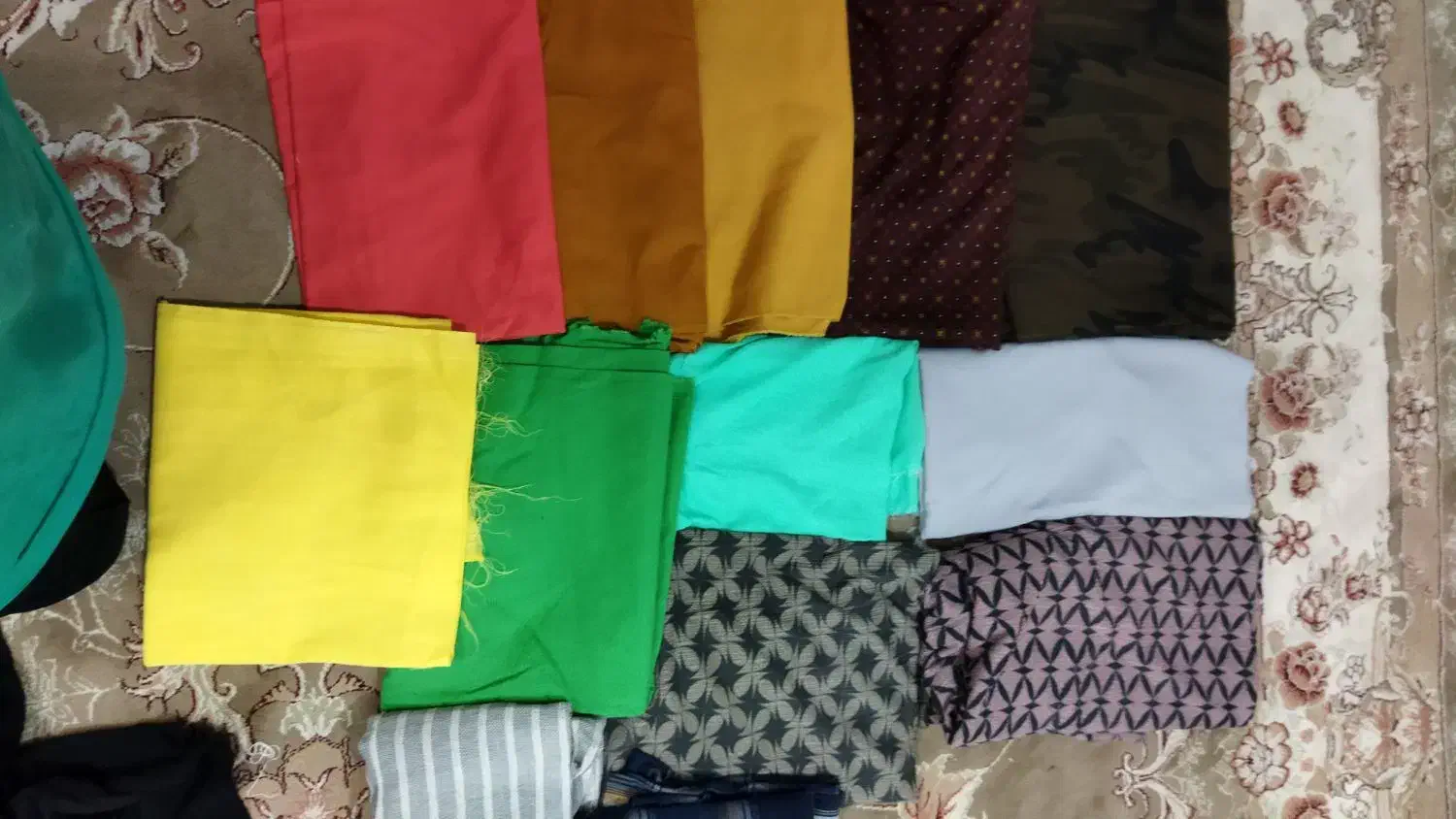 تعدادی پارچه|لوازم خیاطی و بافتنی|الوند, |دیوار