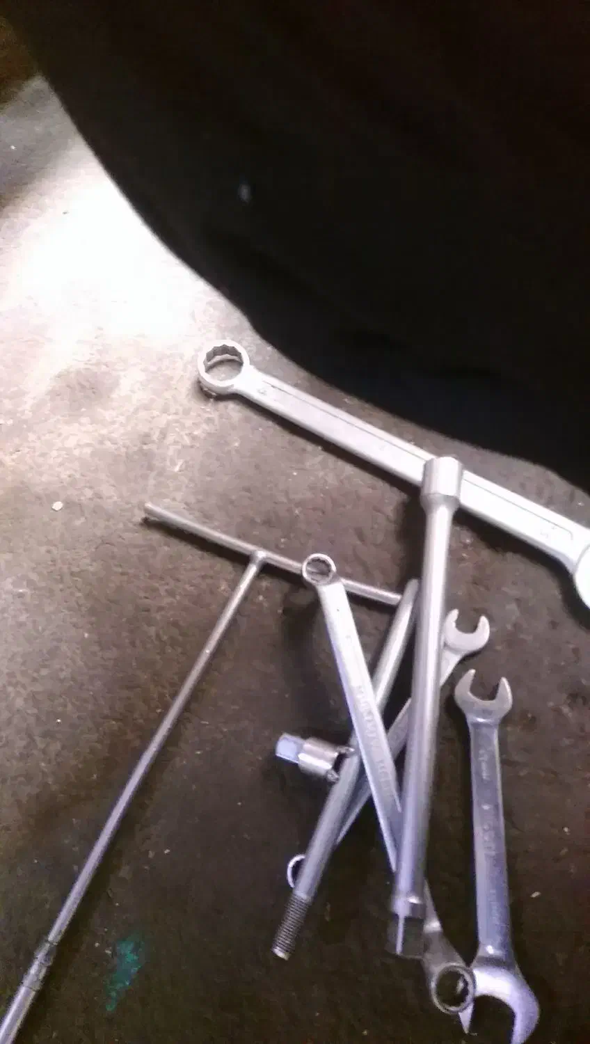 تعدادی اچار.|ابزارآلات|اصفهان, صدف|دیوار