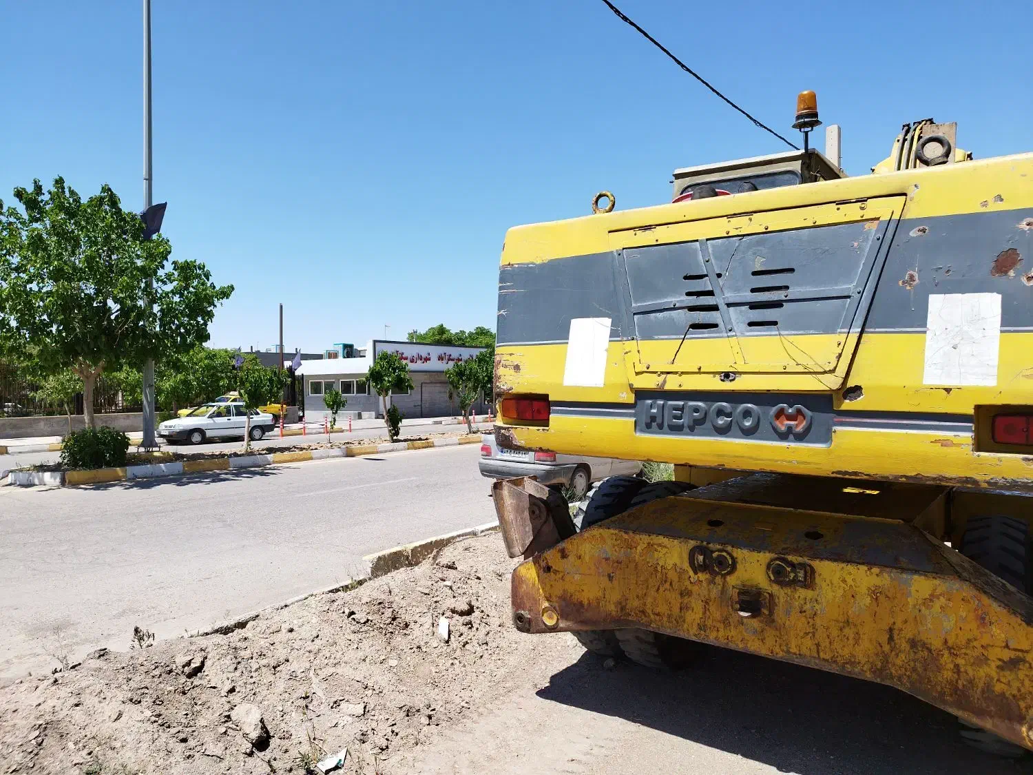 بیل لاستیکی HE100Bمدل 2003|ماشین‌آلات صنعتی|رامند, |دیوار