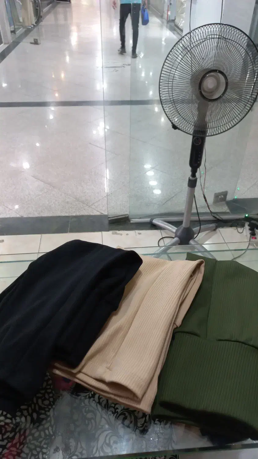 تمامی اجناس به قیمت فاکتور یکجابه فروش میرسد|لباس|الیگودرز, |دیوار