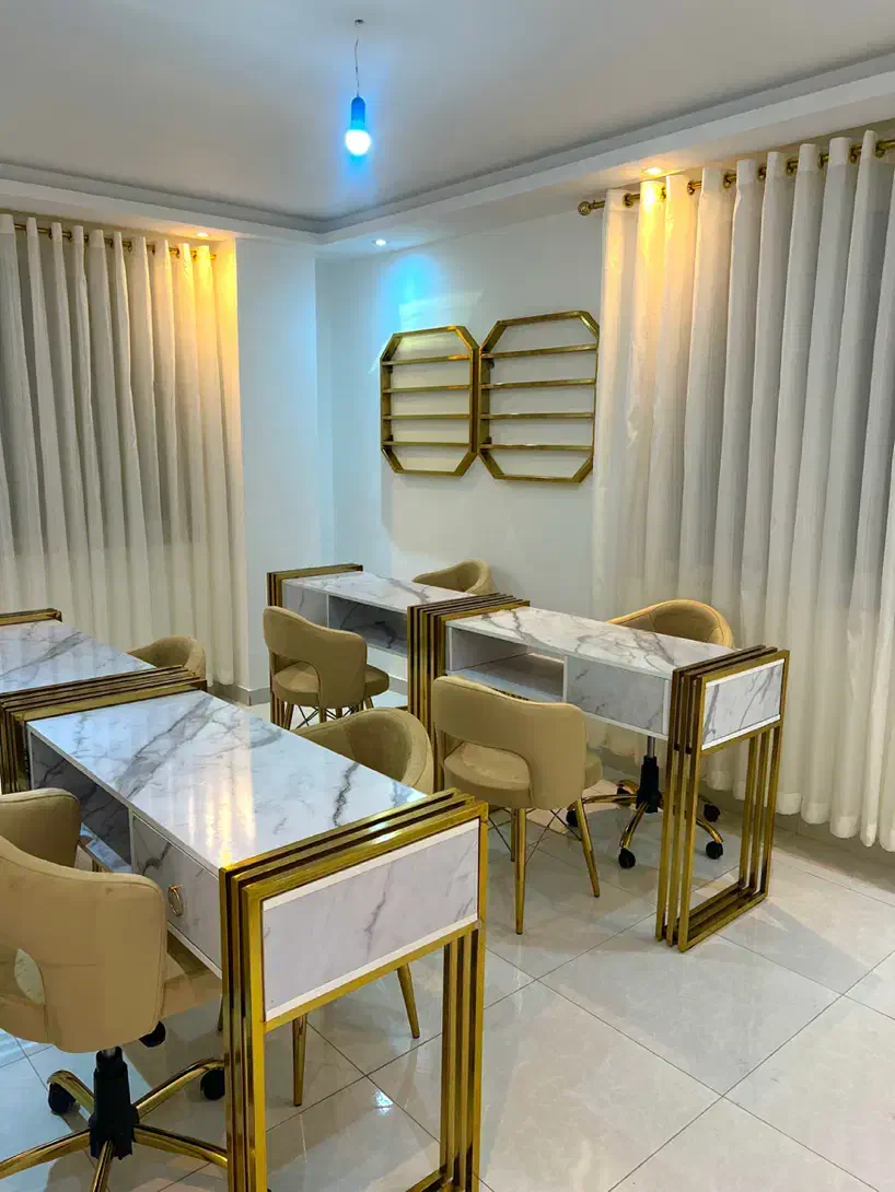 اجاره ی لاین های آرایشی همه ی لاین ها ۲ میلیون|خدمات آرایشگری و زیبایی|بندر انزلی, نوروزی|دیوار