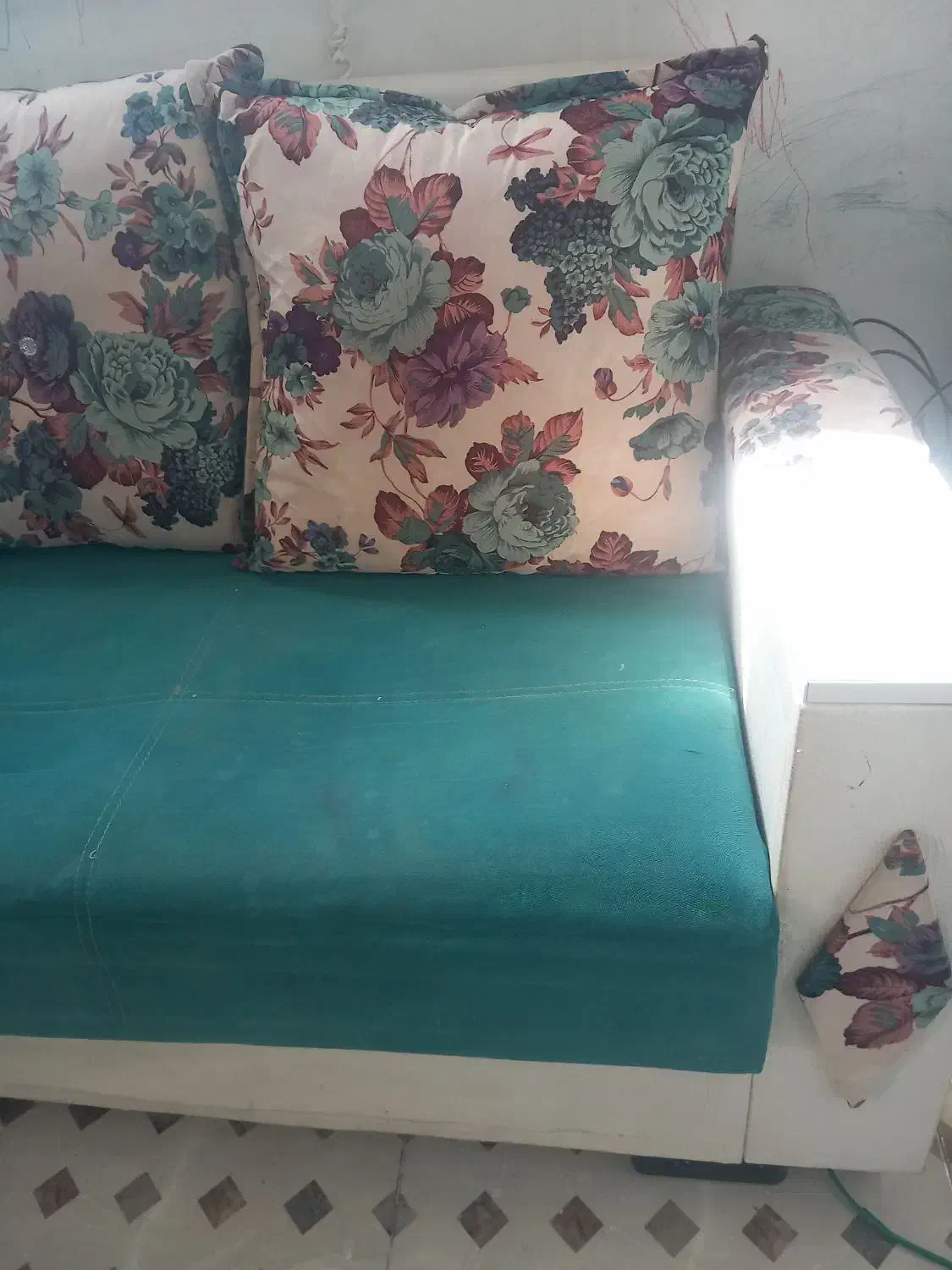 مبل هفت نفره فیروزه ای سفید|مبلمان خانگی و میز عسلی|کرمان, |دیوار