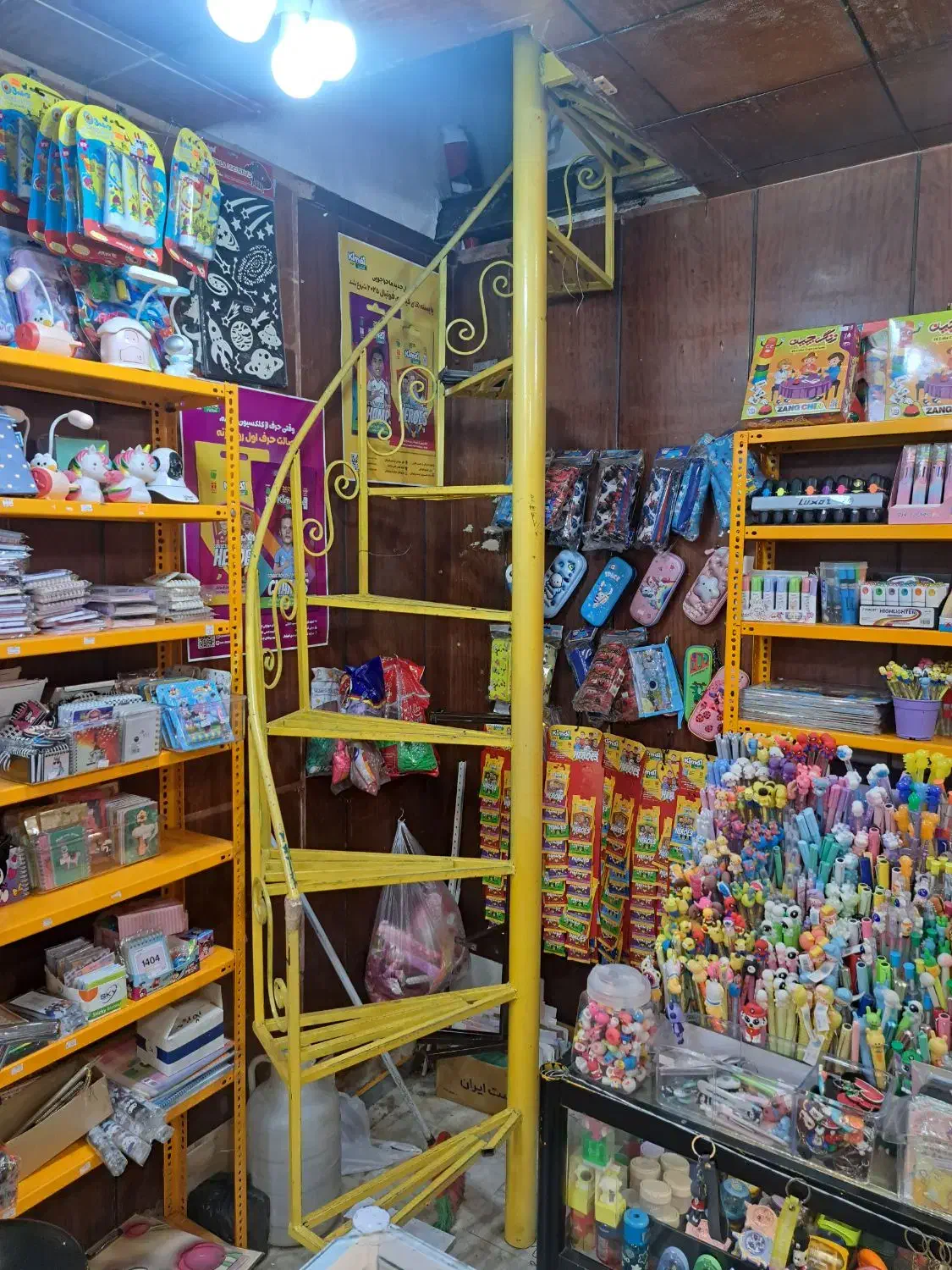 پله آهنی پیچی|مصالح و تجهیزات ساختمان|لاهیجان, امیرشهید|دیوار