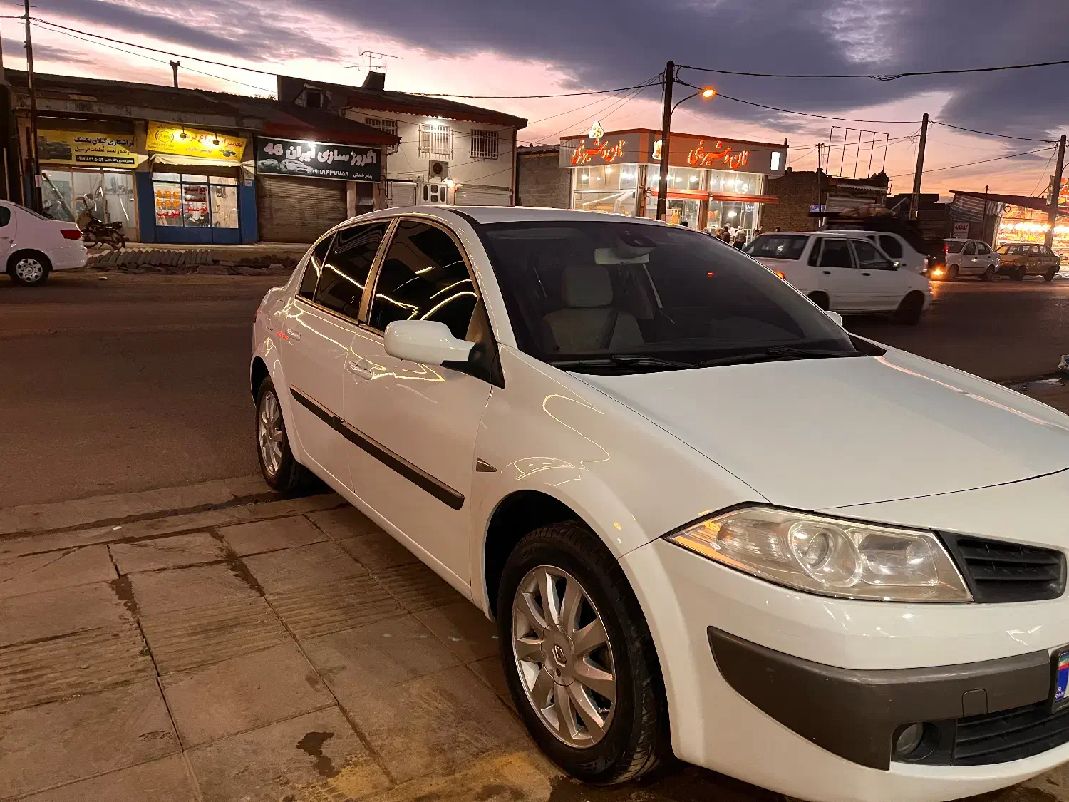 مگان مدل ۲۰۱۱|خودرو سواری و وانت|رشت, آزادگان|دیوار