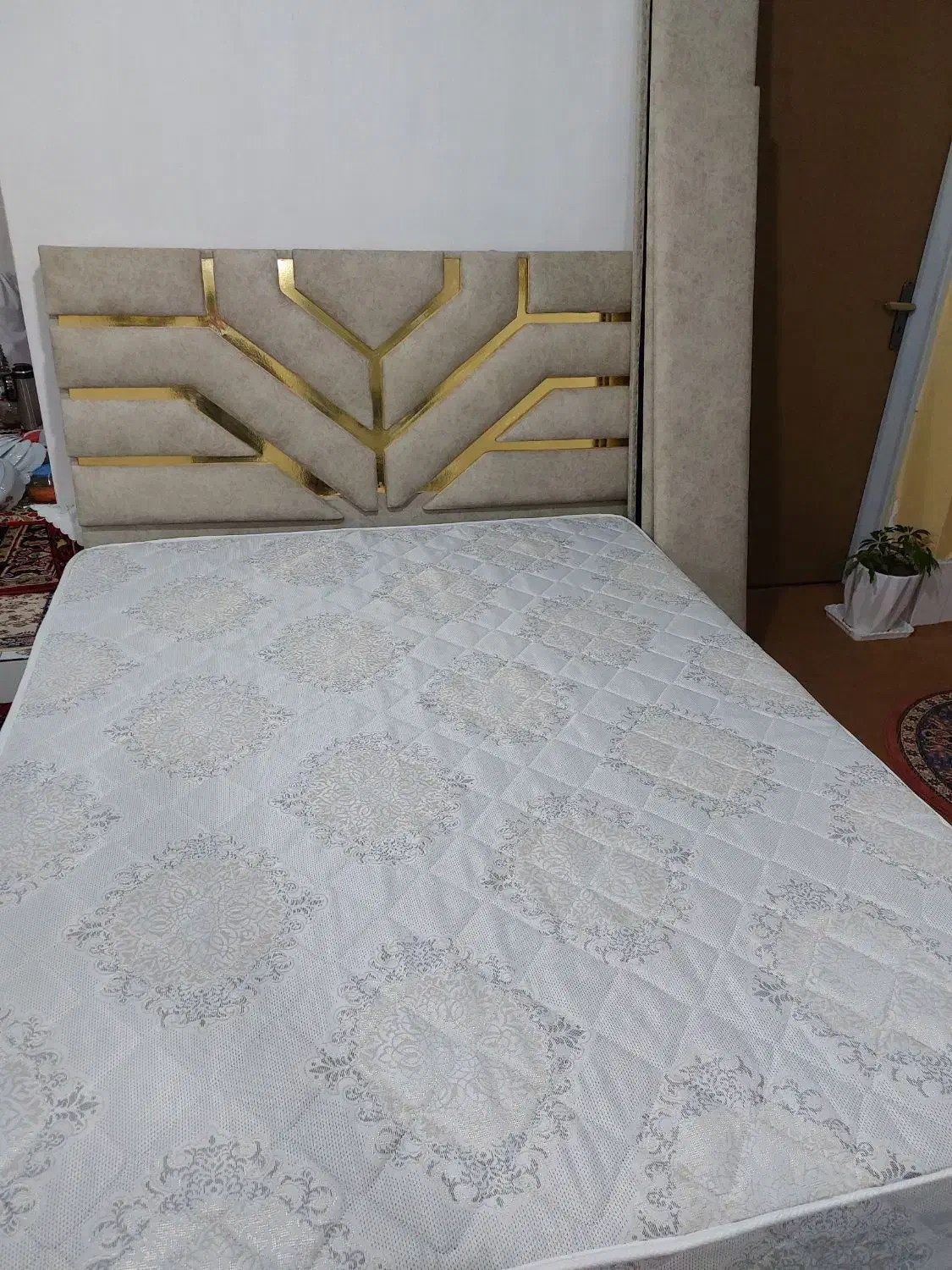 تخت دو نفره و تشک رویال با ضمانت ۱۰ ساله|تخت و سرویس خواب|مراغه, |دیوار