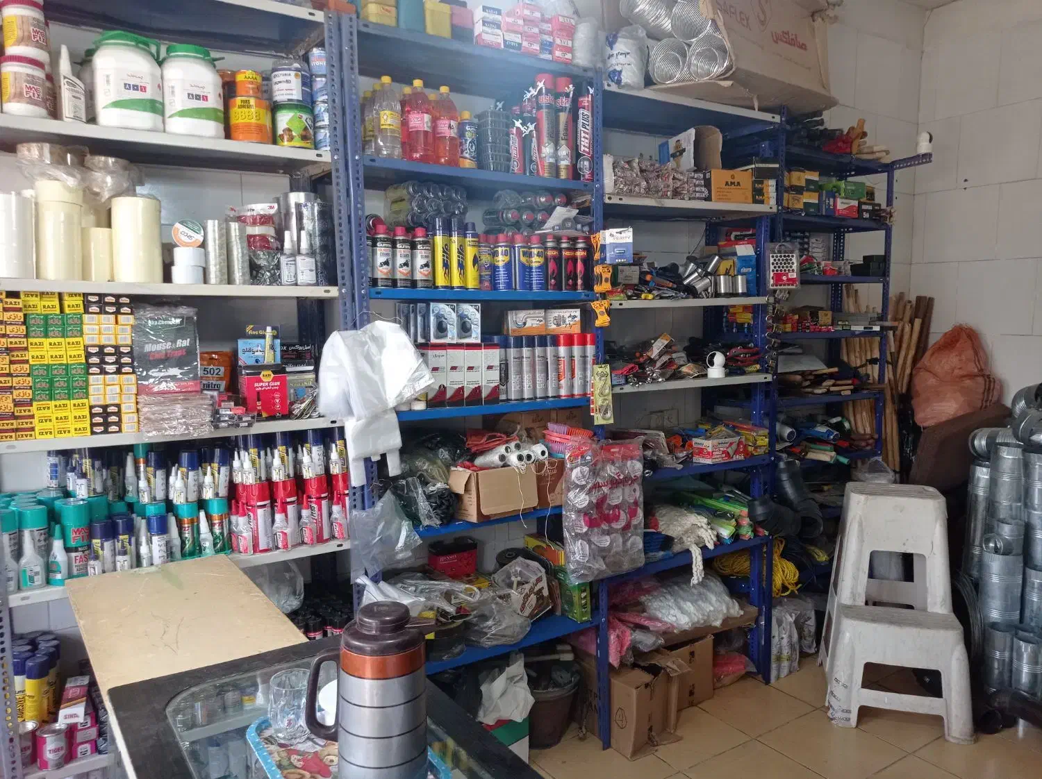 نیازمنده فروشنده در ابزار فروشی|استخدام بازاریابی و فروش|شاهینشهر, شهرک ردانی پور|دیوار