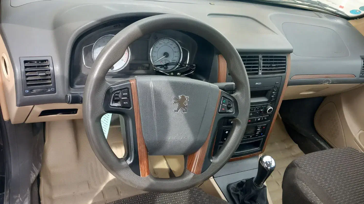 پژو پارس مدل ۹۹ مشکی دوگانه شرکتی|خودرو سواری و وانت|شیراز, باغ تخت|دیوار