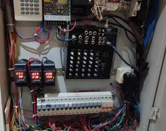 برق ساختمان صنعتی خدمات نصب مونتاژ تابلو ۳فاز تک ف|خدمات پیشه و مهارت|سیاهکل, |دیوار