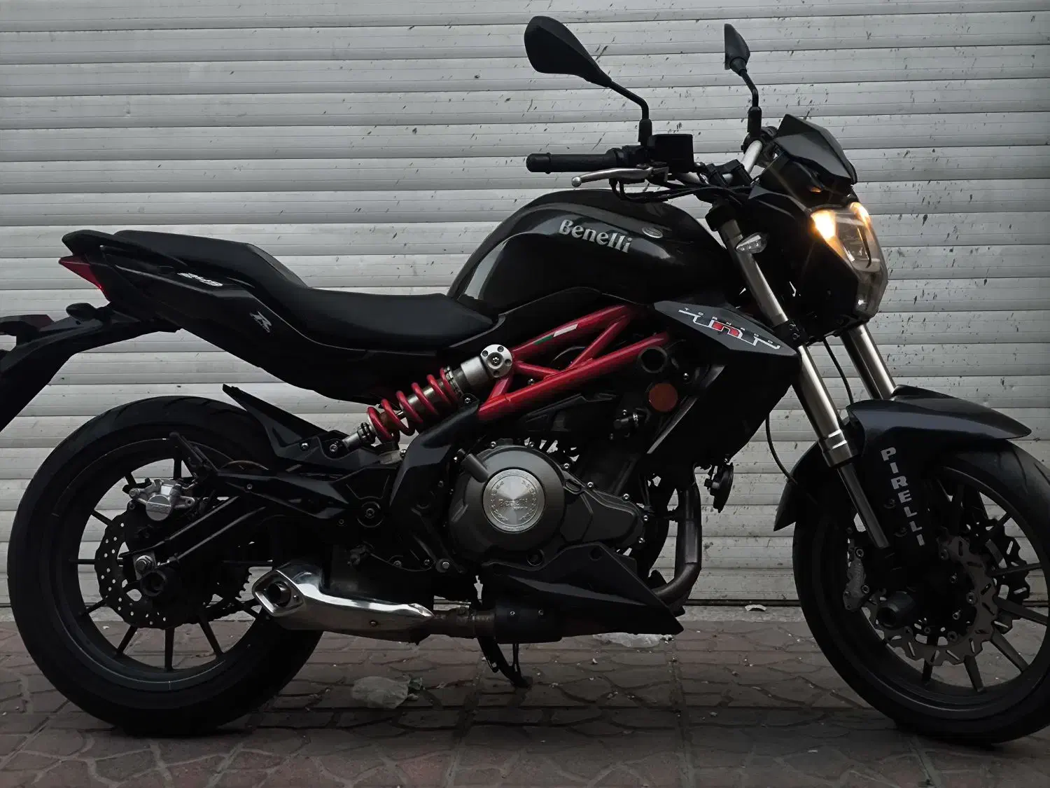 بنلی ۲۵۰ دو سیلندر مشکی مدل ۹۸ در حد|موتورسیکلت|تهران, هرندی|دیوار