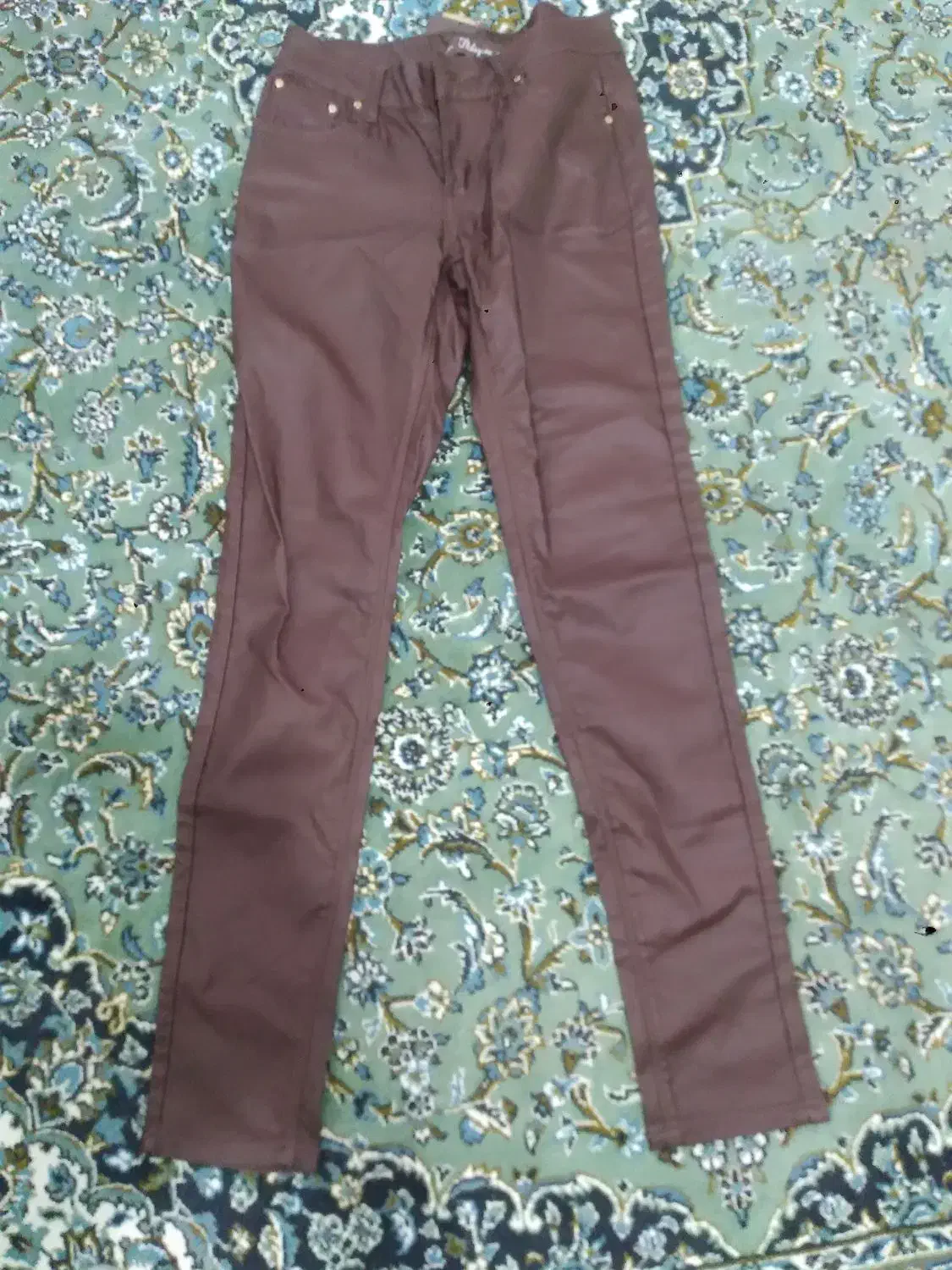 چند لباس چرم|لباس|گلپایگان, |دیوار