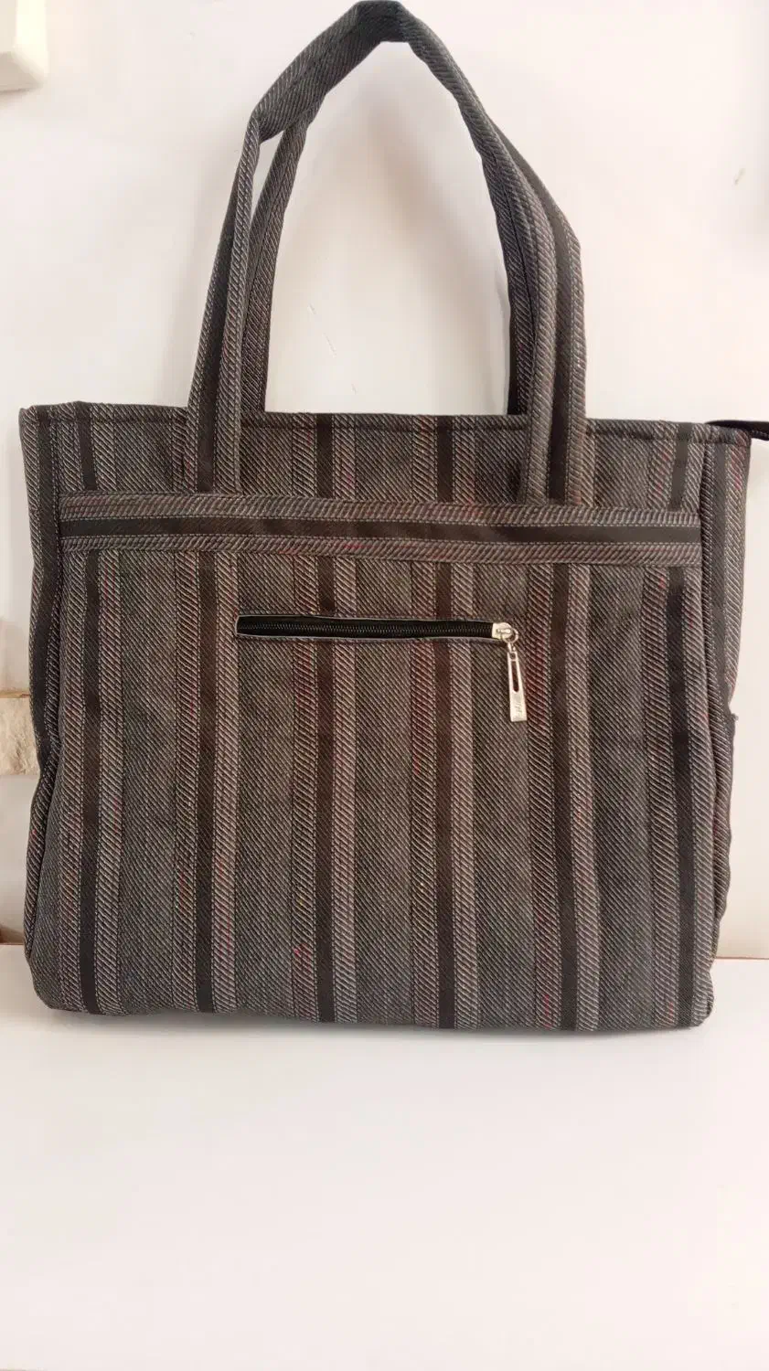 ساک.|کیف، کفش، کمربند|کاشان, فین کوچک|دیوار