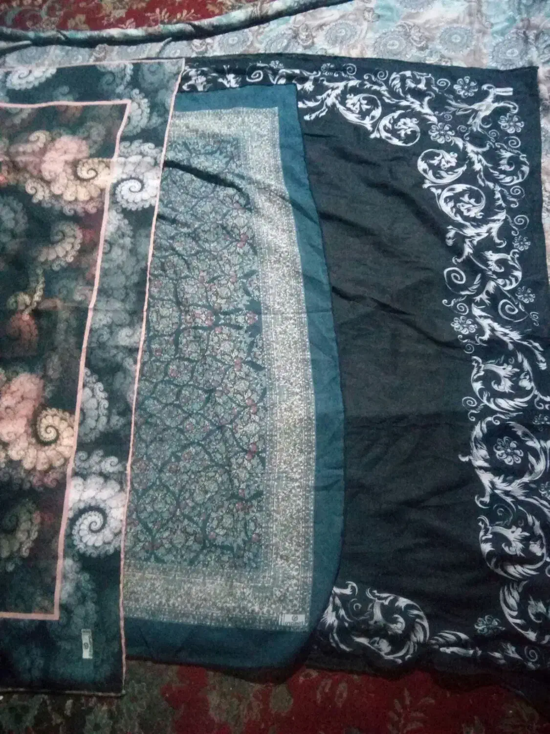 تعدادی روسری یک دریک رنگی و مشکی|لباس|تویسرکان, |دیوار