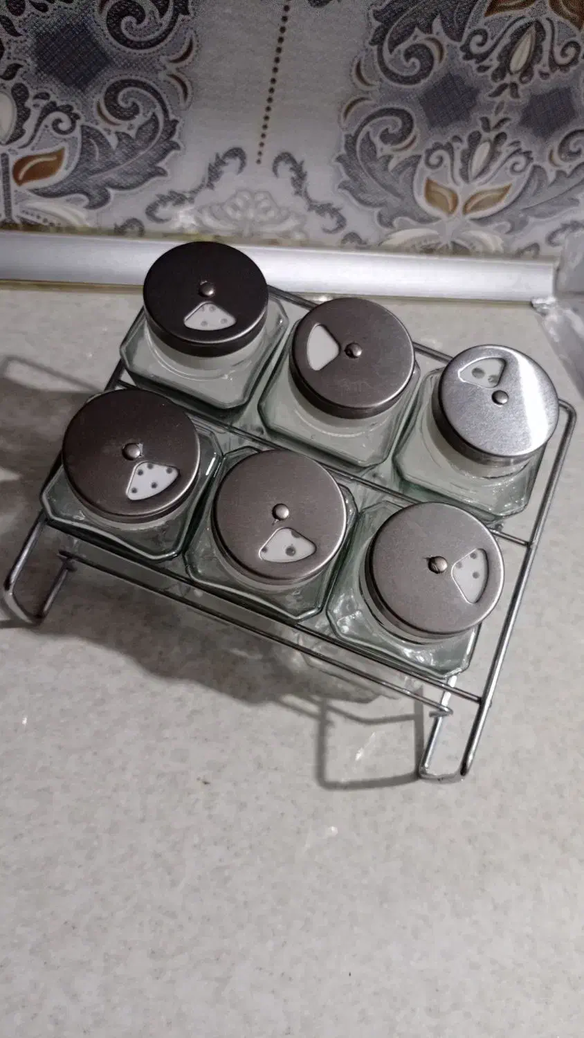 جا ادویه نونو|آب‌چکان و نظم‌دهنده ظروف|رباط‌کریم, نصیرشهر|دیوار