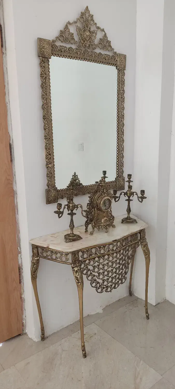 آینه شمعدان و کنسول برنجی|بوفه، ویترین، کنسول|گلوگاه بابل (گلیا), |دیوار