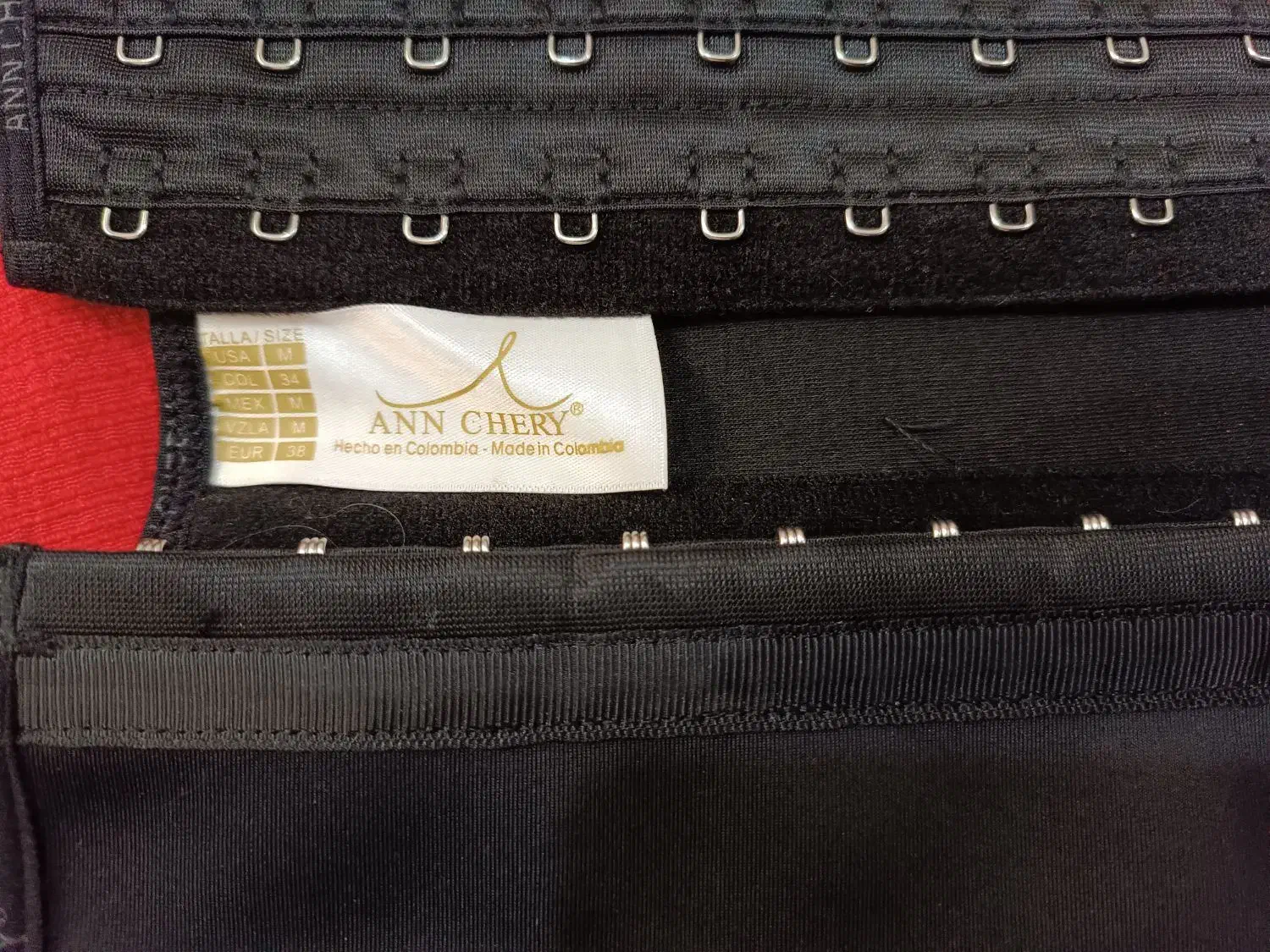 گن ساعت شنی|لباس|رشت, آب و برق|دیوار