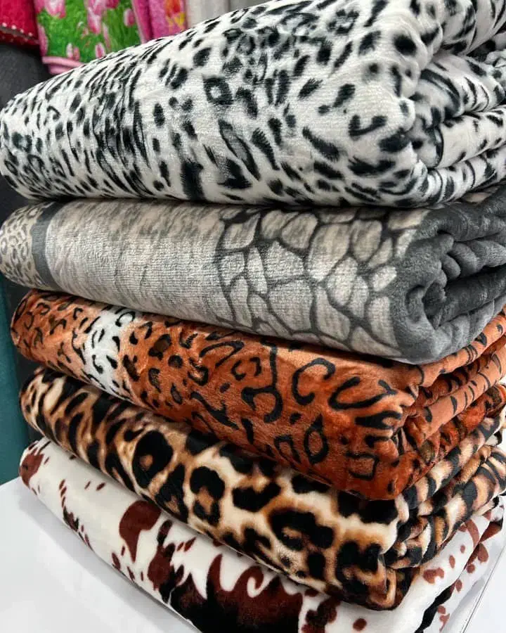 پتوی پوستی درجه یک|رختخواب، بالش، پتو|قزوین, |دیوار