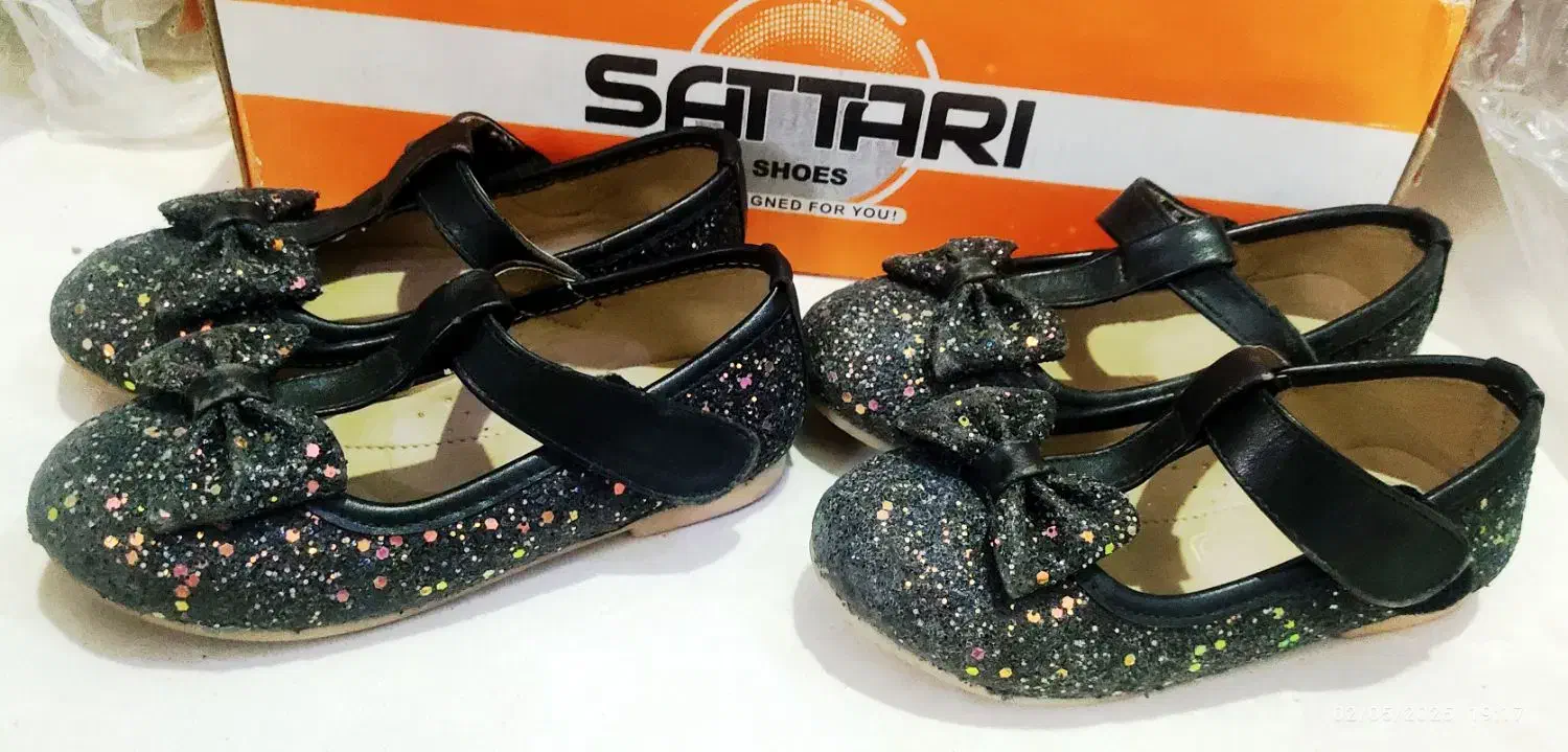 تعدادی کفش بچگونه و زنونه در حد نو|کیف، کفش، کمربند|اشتهارد, |دیوار