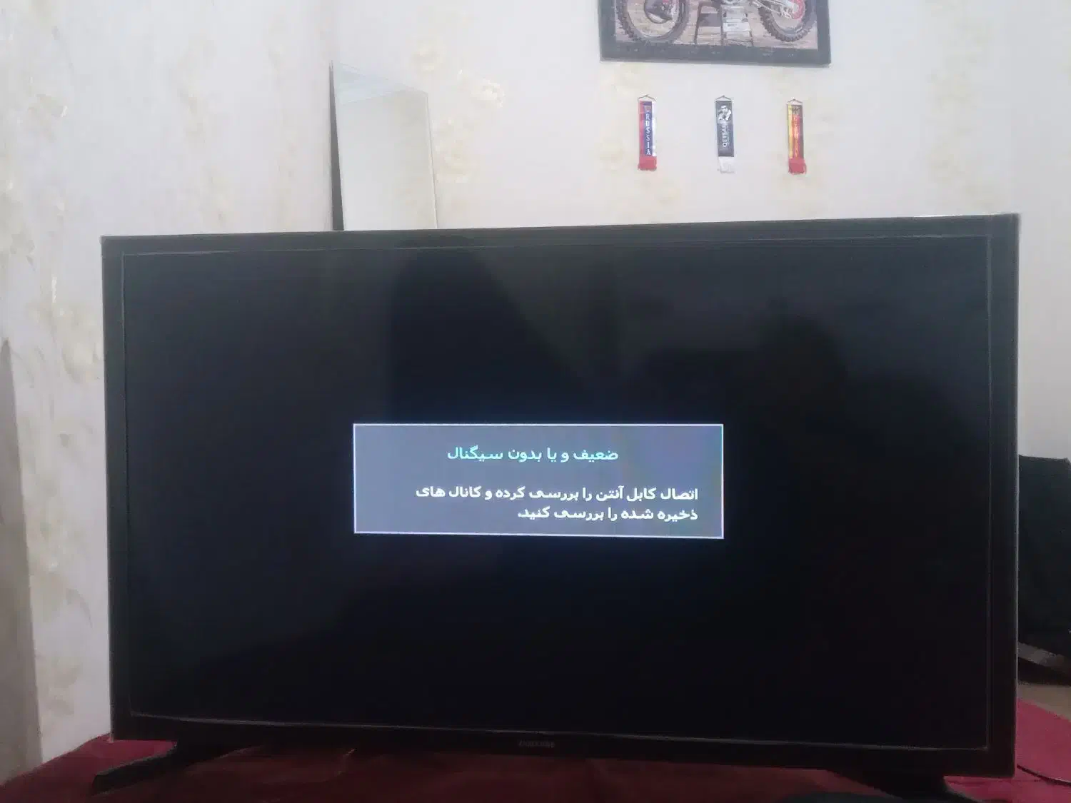 تلوزیون ۳۲ اینچ|تلویزیون و پروژکتور|همدان, |دیوار