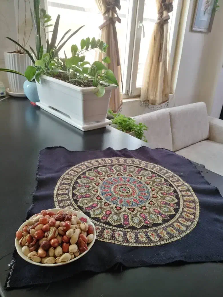 رومیزی سورمه ایی با نخ گیاهی|پرده، رانر، رومیزی|کرمان, |دیوار