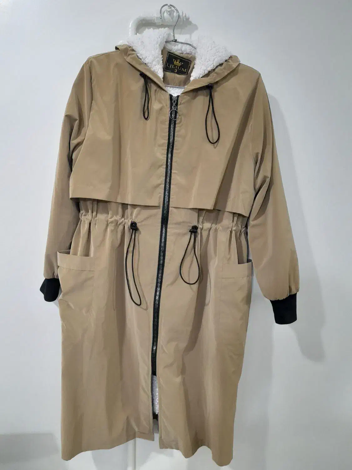 گاپشن پالتو بارانی|لباس|باغستان, |دیوار