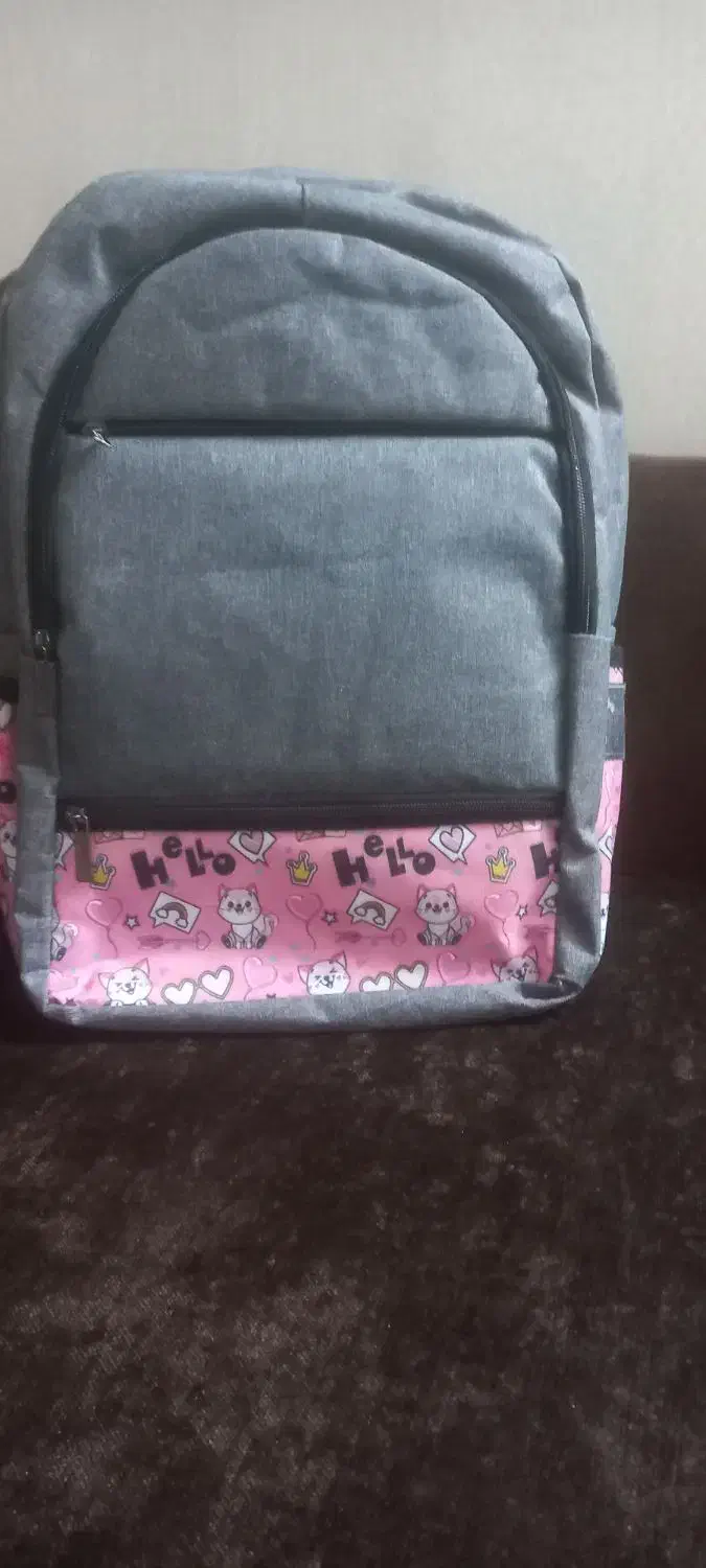 کیف مدرسه|کیف، کفش، کمربند|اصفهان, شیخ اشراق|دیوار