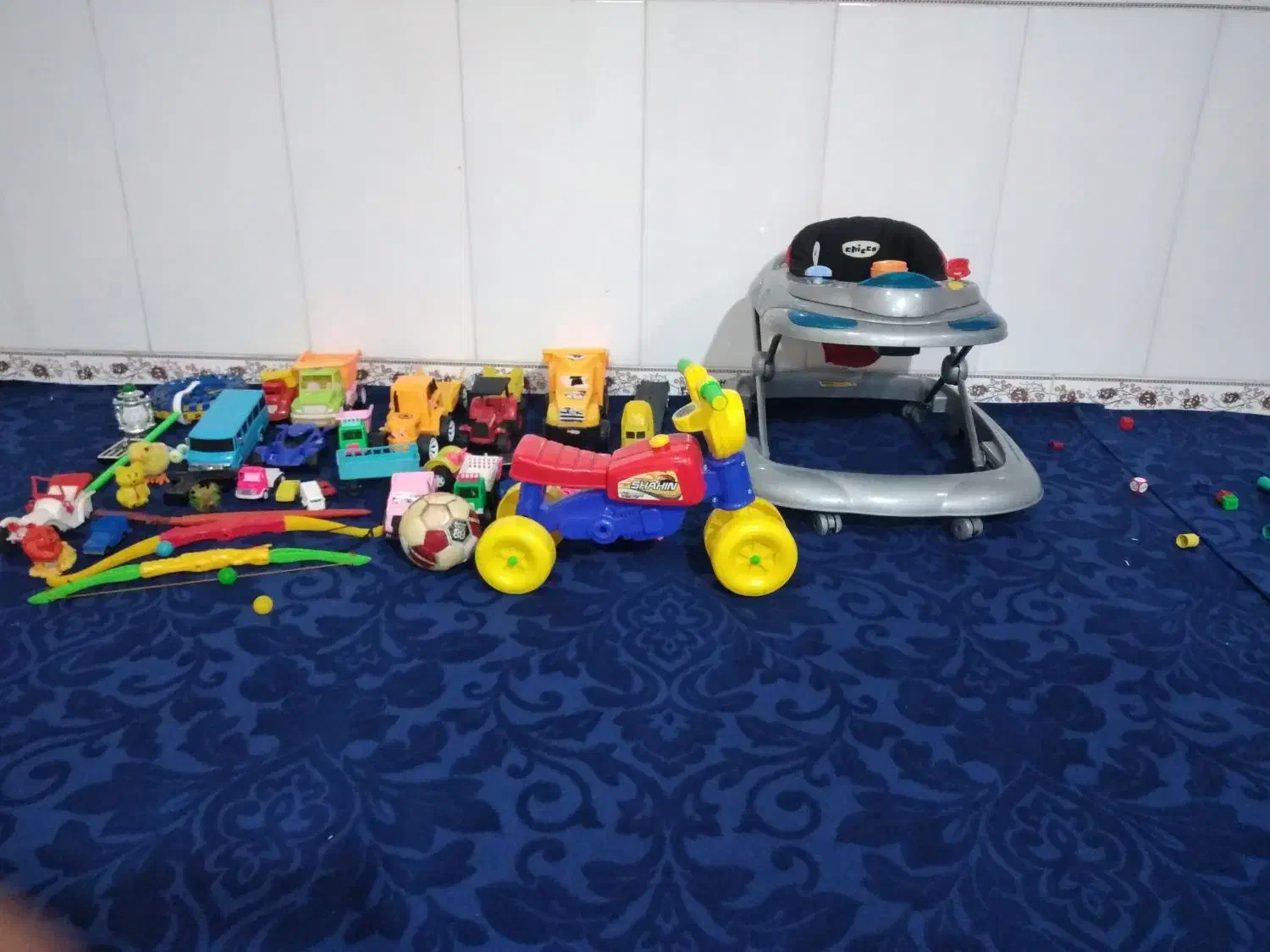 اسباب بازی|اسباببازی|بیستون, |دیوار