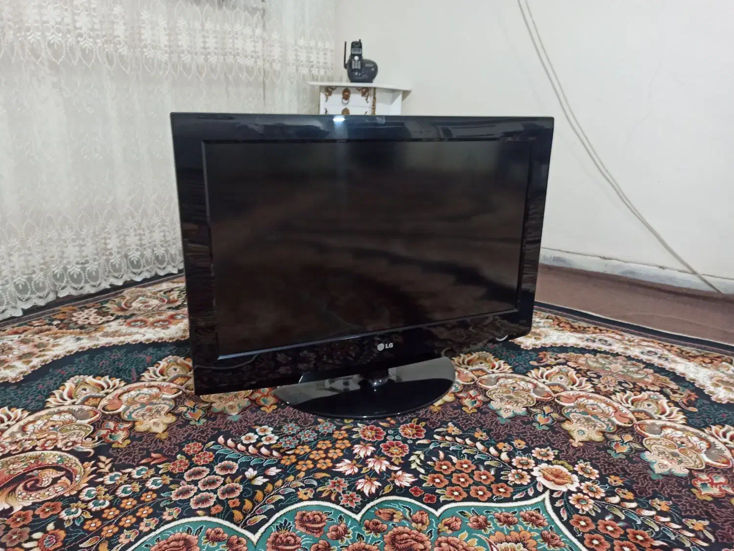 تلویزیون ال سی دی ۳۲اینچ در حد نو|تلویزیون و پروژکتور|همدان, |دیوار