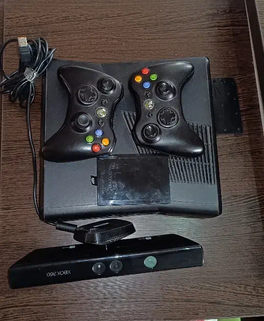 ایکس باکس ۳۶۰ Xbox 360 اسلیم فول تجهیزات|کنسول، بازی ویدئویی و آنلاین|تهران, شهرک محلاتی|دیوار