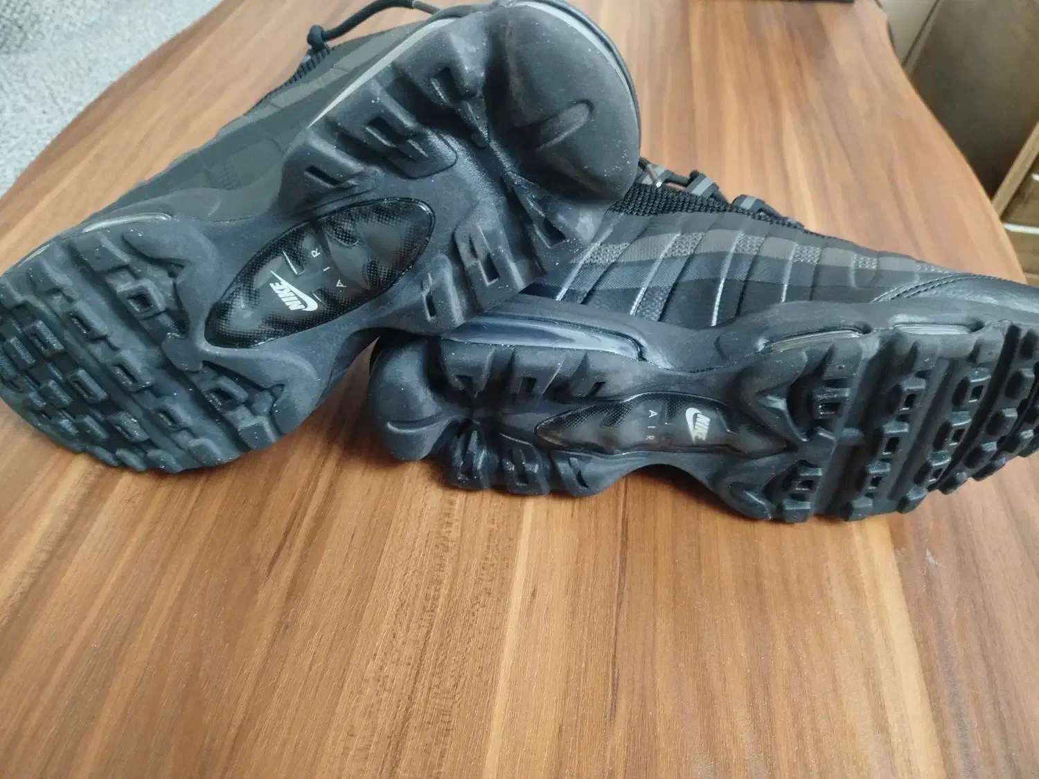 نایک ارجینال|کیف، کفش، کمربند|ری, شهادت|دیوار