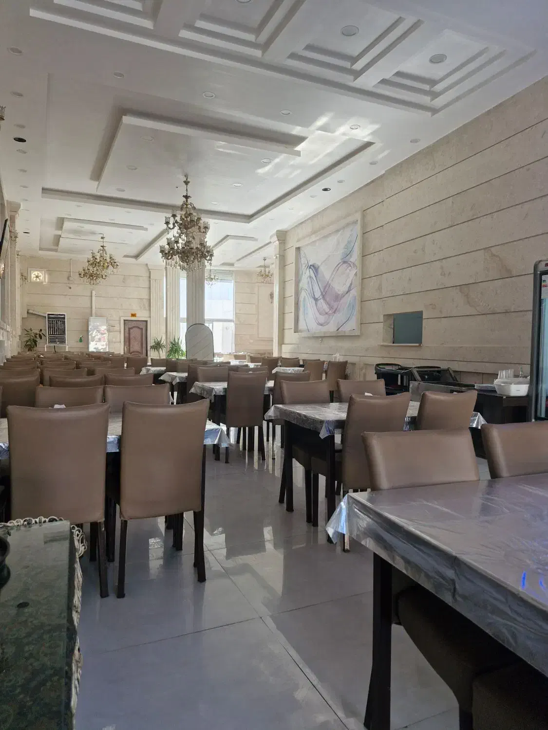 به یک صندوقدار خانم جوان نیازمندیم|استخدام خدمات فروشگاه و رستوران|تربت جام, تیپ ۳۸ زرهی تربت جام|دیوار