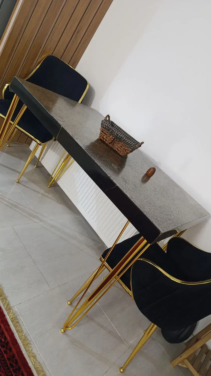 میز غذا خوری دونفره|میز و صندلی غذاخوری|هشتگرد, فاز ۳ مهستان|دیوار