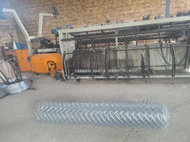 تولیدی فنس پایه درب و نردبان|خدمات باغبانی و درختکاری|ارومیه, |دیوار